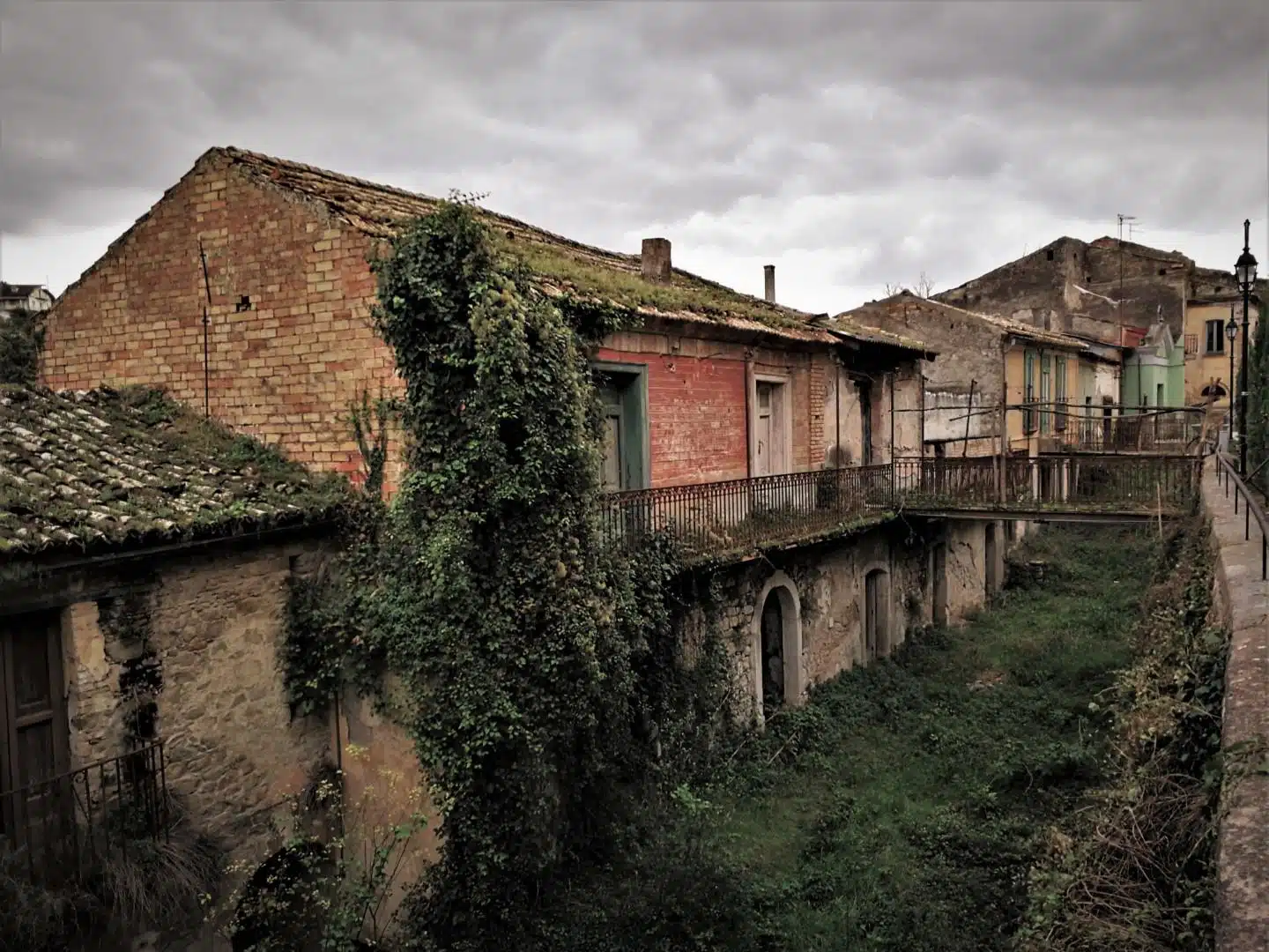 Vista panoramica di Apice Vecchia, il borgo fantasma