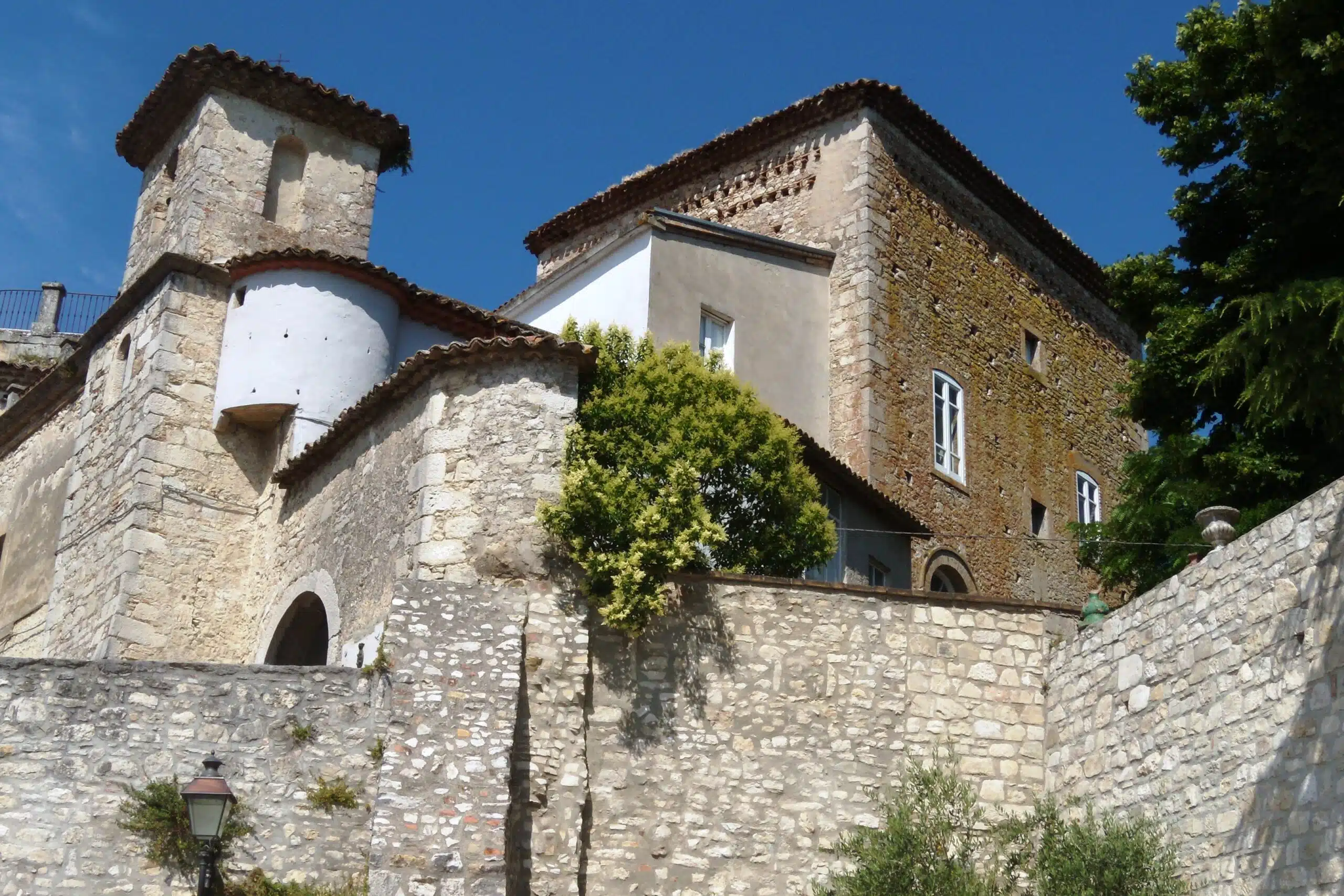 Panorama di Campolattaro con il castello sullo sfondo