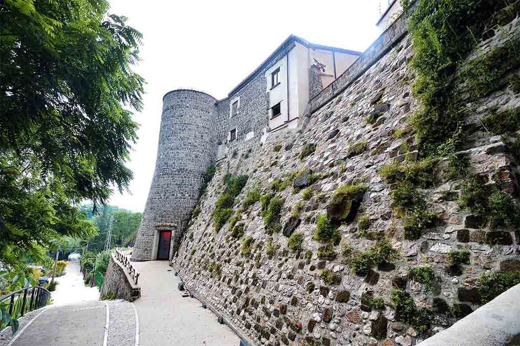 Panorama di Castelvenere con i vigneti