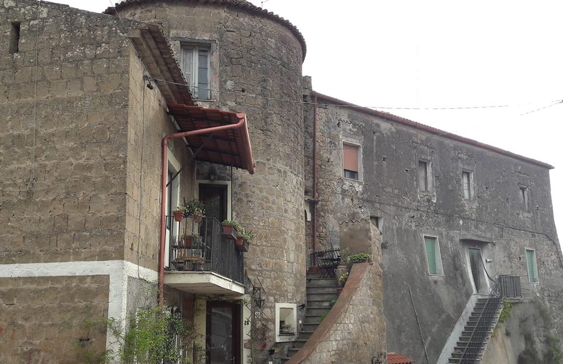 Panorama di Dugenta con il castello medievale