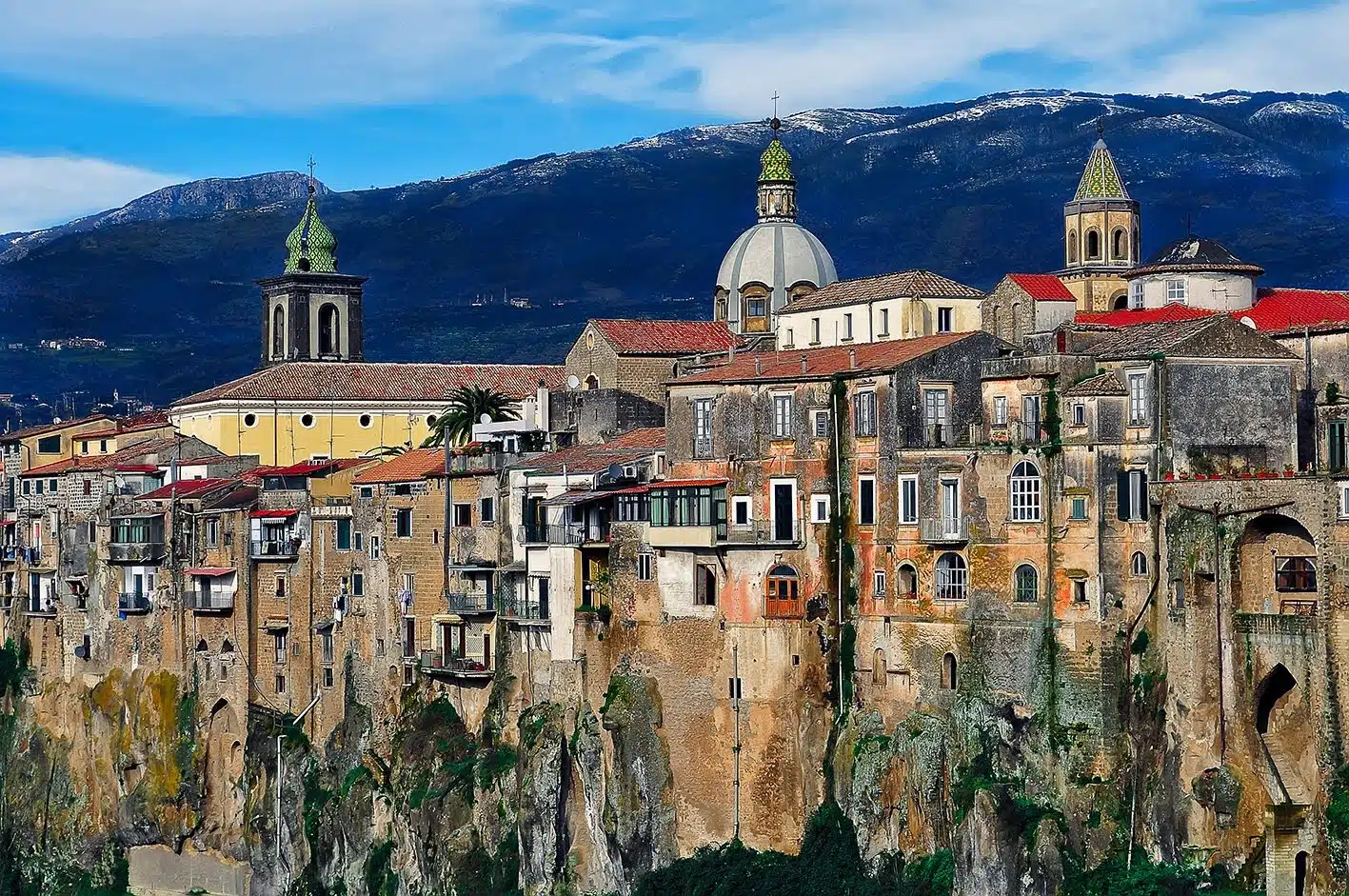 Panorama di Sant'Agata de' Goti con vista sul centro storico