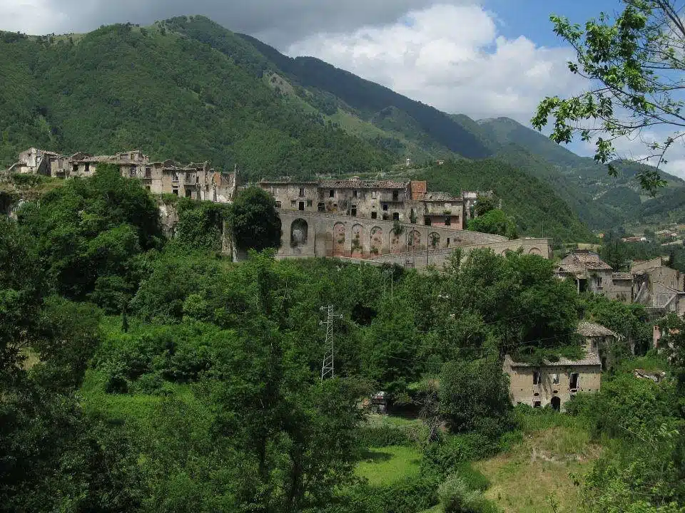 Panorama di Tocco Caudio con il Monte Taburno